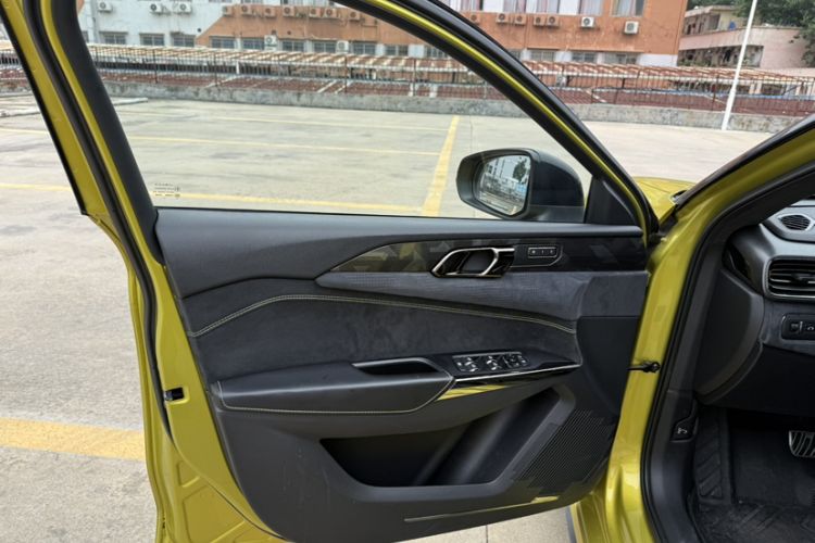 Used Lynk & Co 03 2019 03+ 2.0TD Automatic Wind-Chasing Edition Interior 9