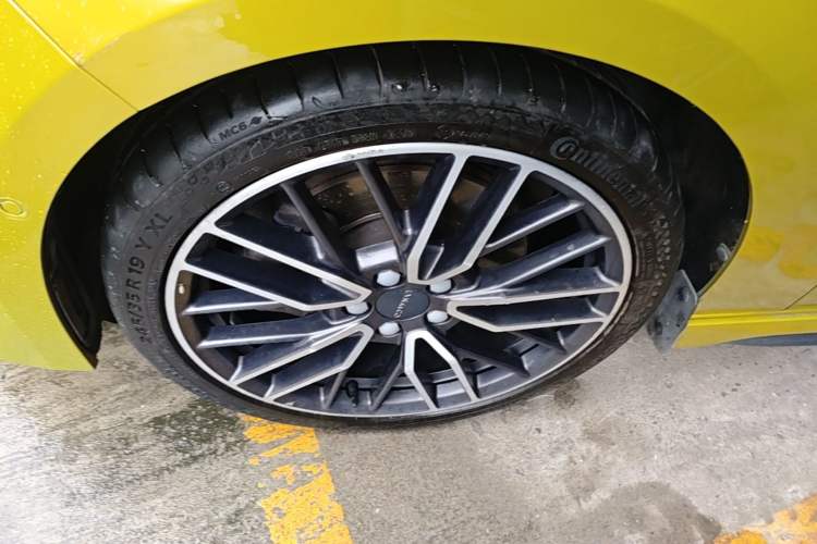 Used Lynk & Co 03 2019 03+ 2.0TD Automatic Wind-Chasing Edition Left Front Wheel Hub