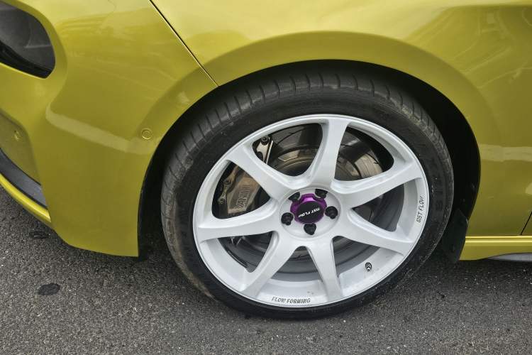 Used Lynk & Co 03 2019 03+ 2.0TD Automatic Wind-Chasing Edition Left Front Wheel Hub