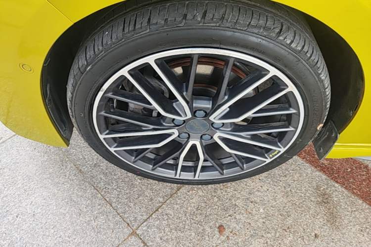 Used Lynk & Co 03 2019 03+ 2.0TD Automatic Wind-Chasing Edition Left Front Wheel Hub