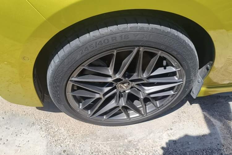 Used Lynk & Co 03 2019 03+ 2.0TD Automatic Wind-Chasing Edition Left Front Wheel Hub