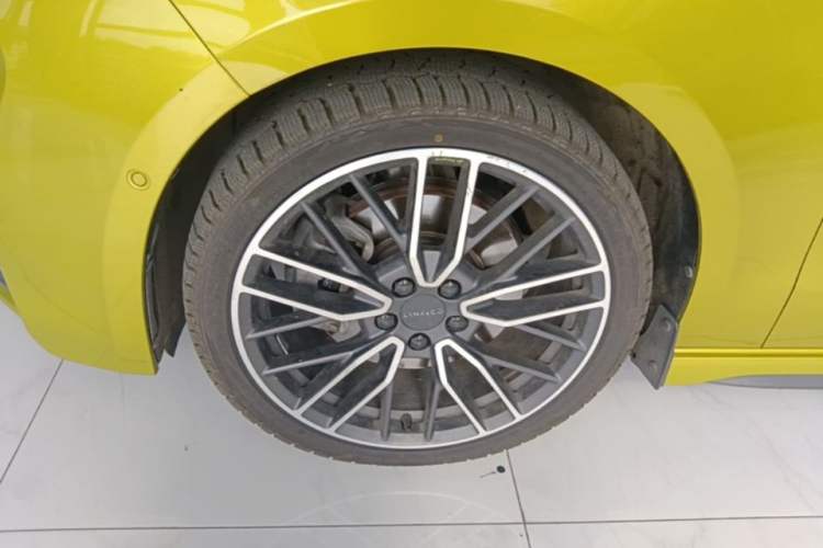 Used Lynk & Co 03 2019 03+ 2.0TD Automatic Wind-Chasing Edition Left Front Wheel Hub