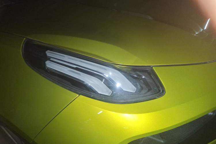 Used Lynk & Co 03 2019 03+ 2.0TD Automatic Wind-Chasing Edition Right Front Headlight