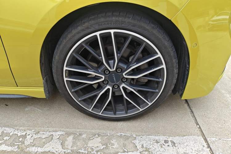 Used Lynk & Co 03 2019 03+ 2.0TD Automatic Wind-Chasing Edition Right Front Wheel Hub