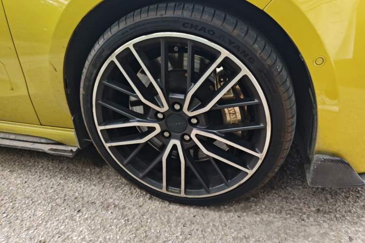 Used Lynk & Co 03 2019 03+ 2.0TD Automatic Wind-Chasing Edition Right Front Wheel Hub