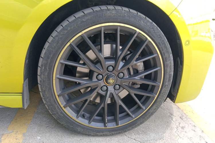 Used Lynk & Co 03 2019 03+ 2.0TD Automatic Wind-Chasing Edition Right Front Wheel Hub
