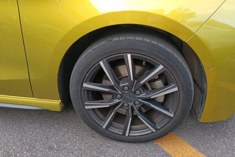 Used Lynk & Co 03 2019 03+ 2.0TD Automatic Wind-Chasing Edition Right Front Wheel Hub