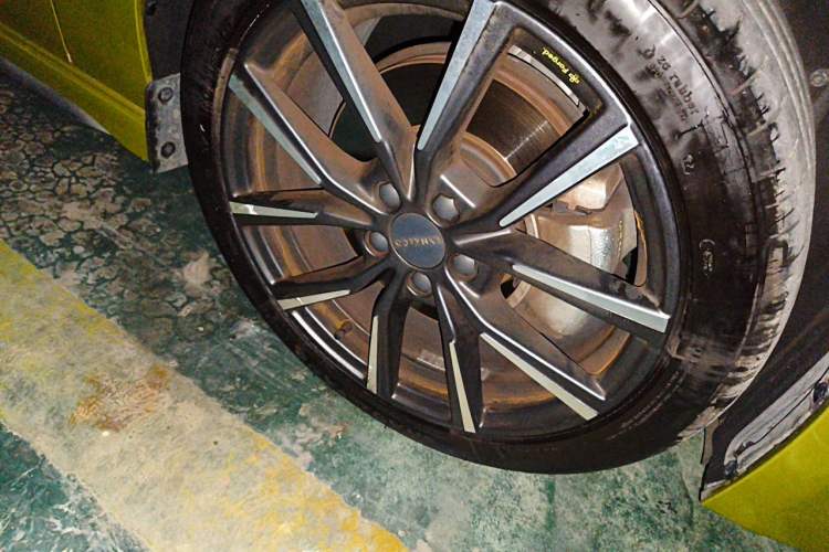 Used Lynk & Co 03 2019 03+ 2.0TD Automatic Wind-Chasing Edition Right Front Wheel Hub