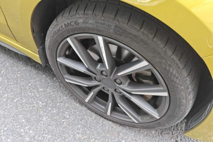 Used Lynk & Co 03 2019 03+ 2.0TD Automatic Wind-Chasing Edition Right Front Wheel Hub