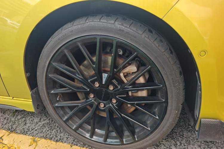 Used Lynk & Co 03 2019 03+ 2.0TD Automatic Performance Package Version Right Front Wheel Hub