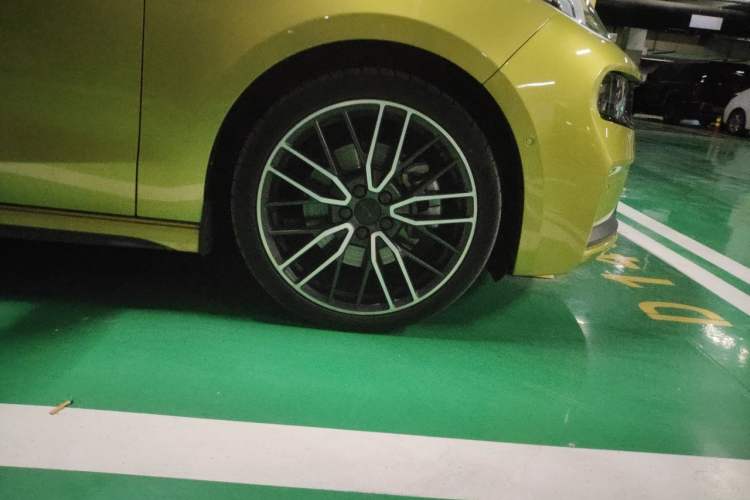 Used Lynk & Co 03 2019 03+ 2.0TD Automatic Wind-Chasing Edition Right Front Wheel Hub