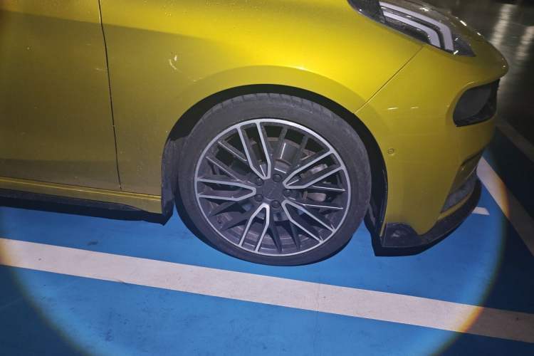 Used Lynk & Co 03 2019 03+ 2.0TD Automatic Performance Package Version Right Front Wheel Hub