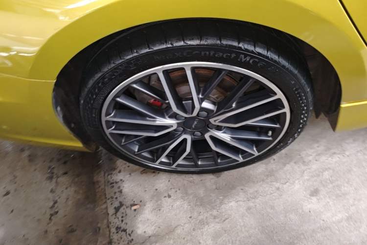 Used Lynk & Co 03 2019 03+ 2.0TD Automatic Wind-Chasing Edition Right Rear Wheel Hub