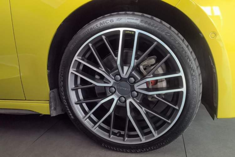 Used Lynk & Co 03 2019 03+ 2.0TD Automatic Wind-Chasing Edition Right Rear Wheel Hub