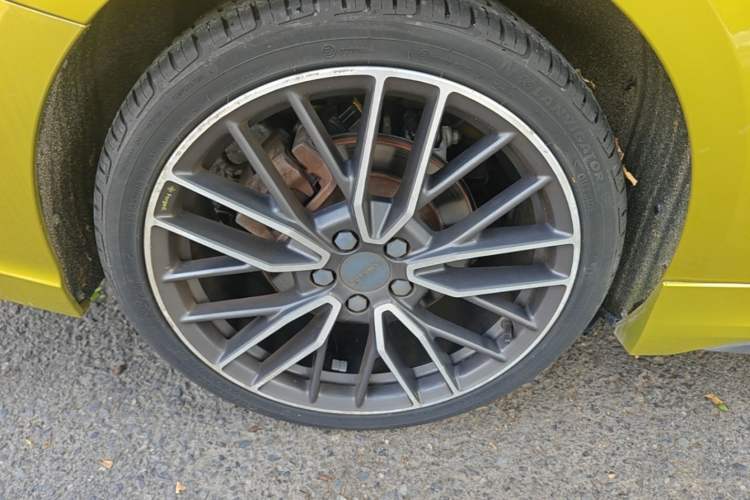 Used Lynk & Co 03 2019 03+ 2.0TD Automatic Wind-Chasing Edition Right Rear Wheel Hub