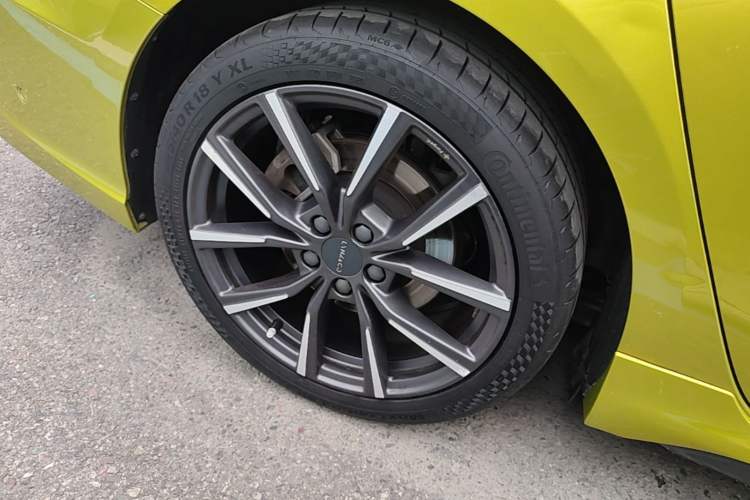 Used Lynk & Co 03 2019 03+ 2.0TD Automatic Wind-Chasing Edition Right Rear Wheel Hub
