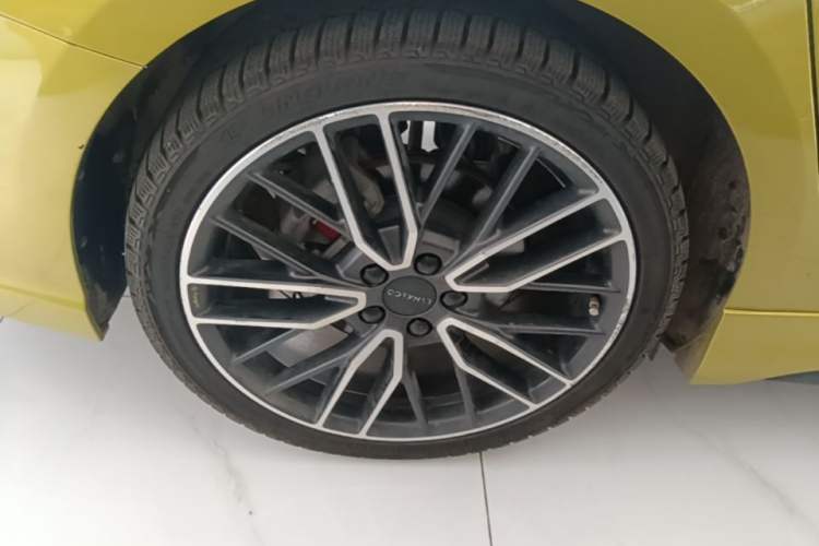 Used Lynk & Co 03 2019 03+ 2.0TD Automatic Wind-Chasing Edition Right Rear Wheel Hub