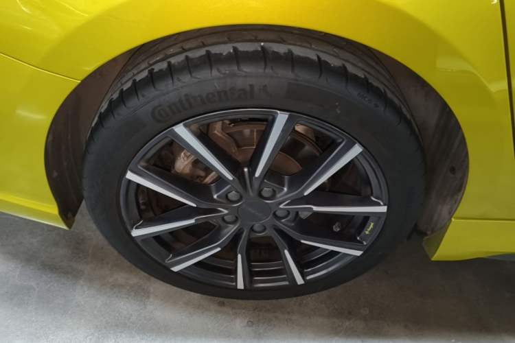 Used Lynk & Co 03 2019 03+ 2.0TD Automatic Wind-Chasing Edition Right Rear Wheel Hub