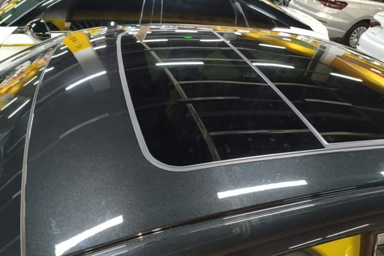 Used Lynk & Co 03 2019 03+ 2.0TD Automatic Wind-Chasing Edition Roof