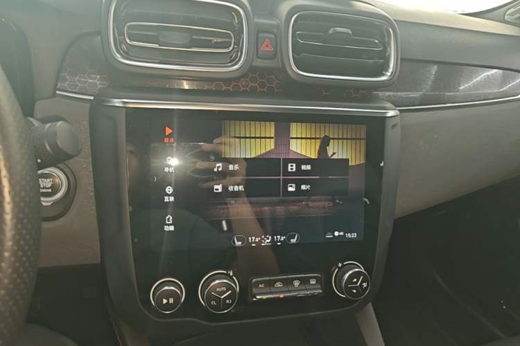 Used Lynk & Co 03 2020 1.5TD DCT Sport Edition Audio And AC Panel