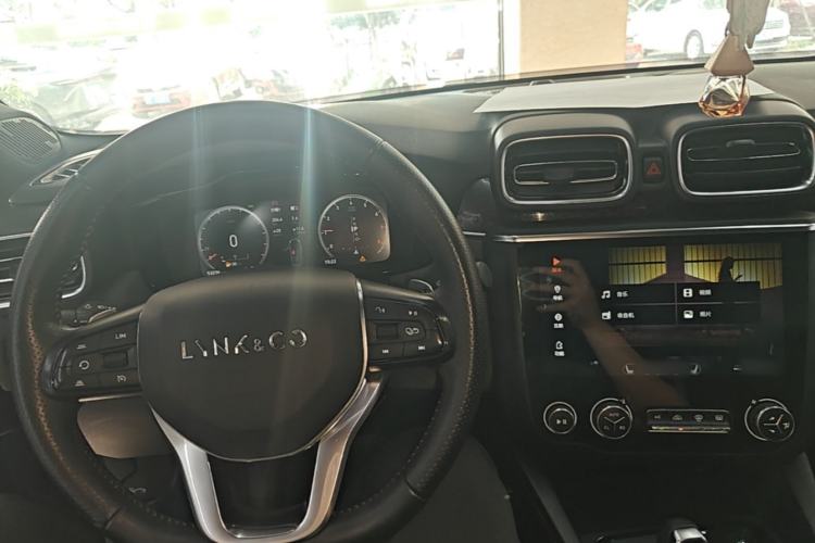 Used Lynk & Co 03 2020 1.5TD DCT Sport Edition Center Console