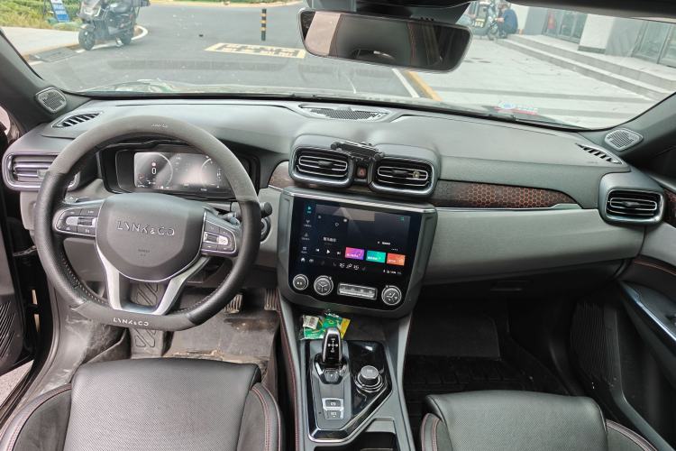 Used Lynk & Co 03 2020 1.5TD DCT JingPro Edition Center Console