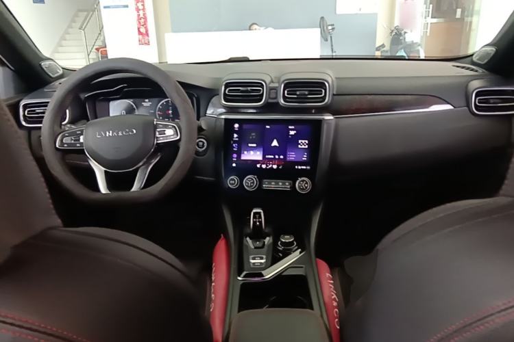 Used Lynk & Co 03 2020 2.0TD Automatic Jing Pro Edition Center Console