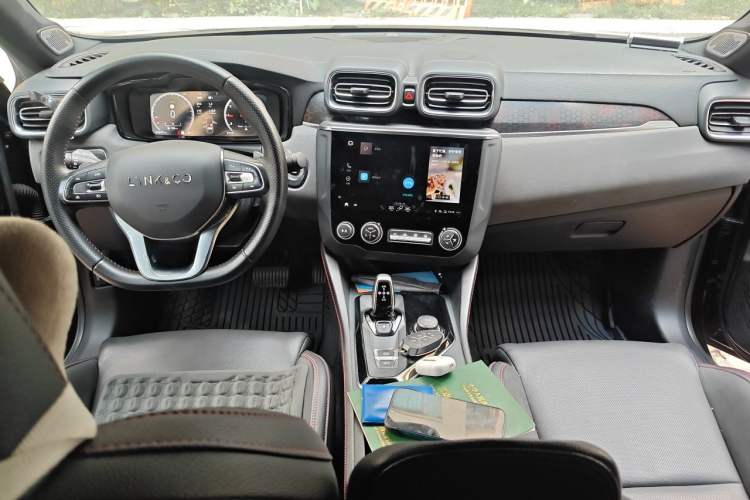 Used Lynk & Co 03 2020 1.5TD DCT JingPro Edition Center Console