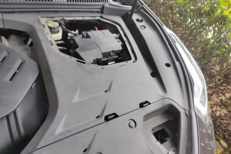 Used Lynk & Co 03 2020 1.5TD DCT Sport Edition Engine Bay Left