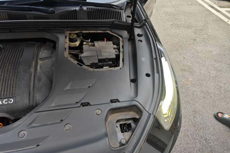 Used Lynk & Co 03 2020 1.5TD DCT JingPro Edition Engine Bay Left