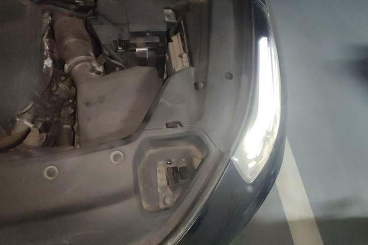 Used Lynk & Co 03 2020 1.5TD DCT JingPro Edition Engine Bay Left