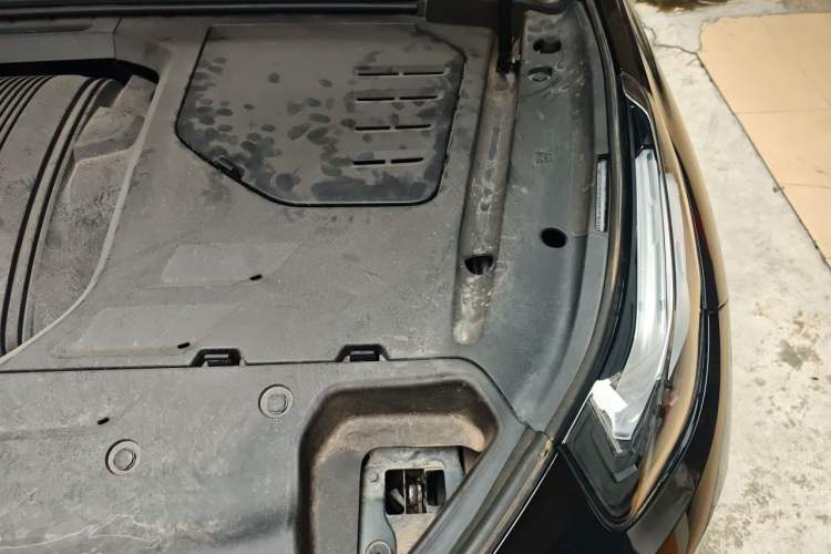 Used Lynk & Co 03 2020 1.5TD DCT JingPro Edition Engine Bay Left