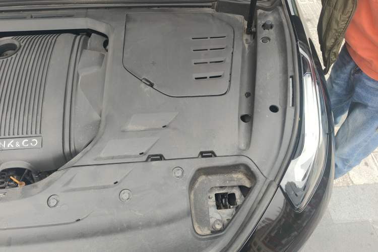 Used Lynk & Co 03 2020 1.5TD DCT JingPro Edition Engine Bay Left