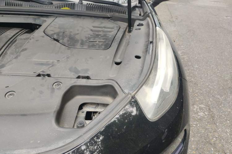 Used Lynk & Co 03 2020 1.5TD DCT JingPro Edition Engine Bay Left