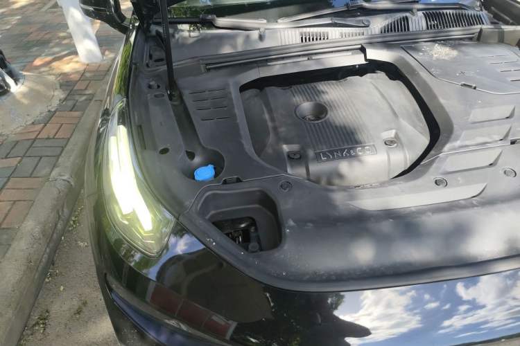 Used Lynk & Co 03 2020 2.0TD Automatic Jing Pro Edition Engine Bay Right