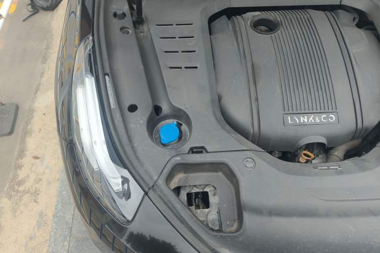 Used Lynk & Co 03 2020 1.5TD DCT JingPro Edition Engine Bay Right