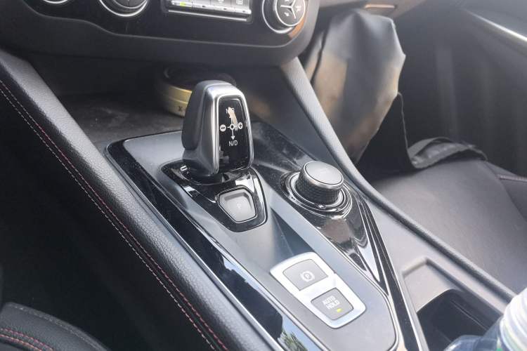 Used Lynk & Co 03 2020 1.5TD DCT JingPro Edition Gear Lever