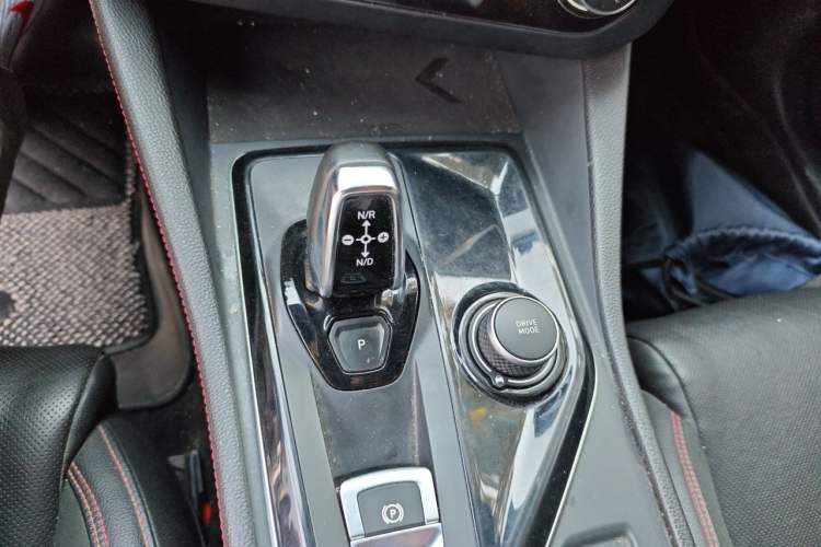 Used Lynk & Co 03 2020 1.5TD DCT JingPro Edition Gear Lever