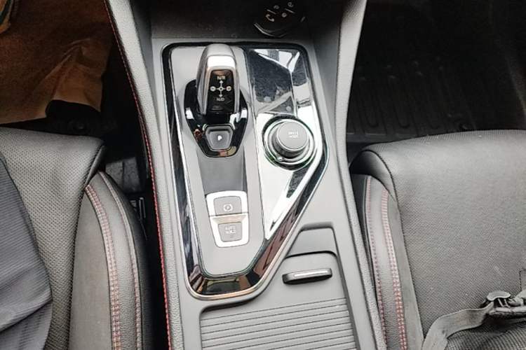 Used Lynk & Co 03 2020 1.5TD DCT JingPro Edition Gear Lever
