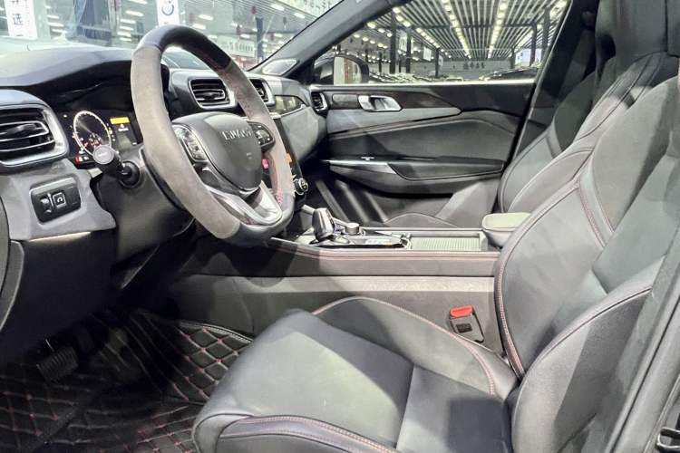 Used Lynk & Co 03 2020 2.0TD Automatic Jing Pro Edition Interior 1