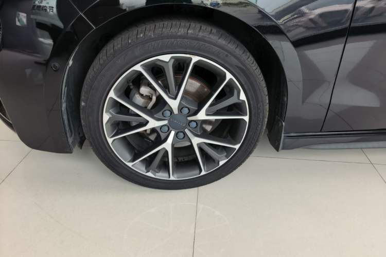 Used Lynk & Co 03 2020 2.0TD Automatic Jing Pro Edition Left Front Wheel Hub