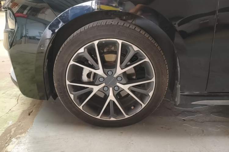 Used Lynk & Co 03 2020 2.0TD Automatic Jing Pro Edition Left Front Wheel Hub