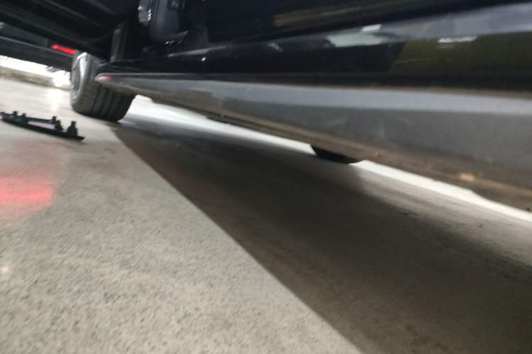 Used Lynk & Co 03 2020 2.0TD Automatic Jing Pro Edition Left Side Sill