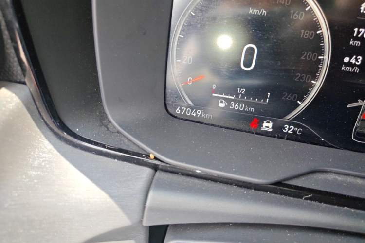 Used Lynk & Co 03 2020 1.5TD DCT Sport Edition Odometer Close Up