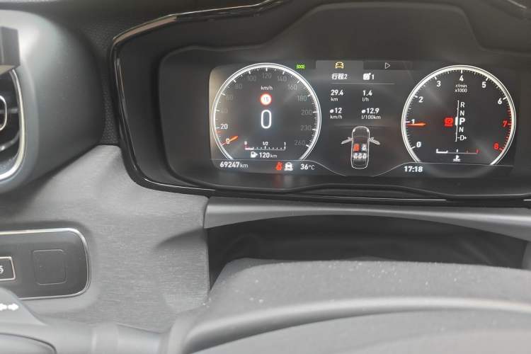 Used Lynk & Co 03 2020 1.5TD DCT JingPro Edition Odometer Close Up