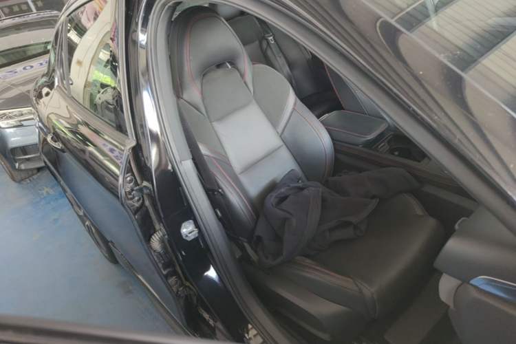 Used Lynk & Co 03 2020 2.0TD Automatic Trend Edition Right Front Seat