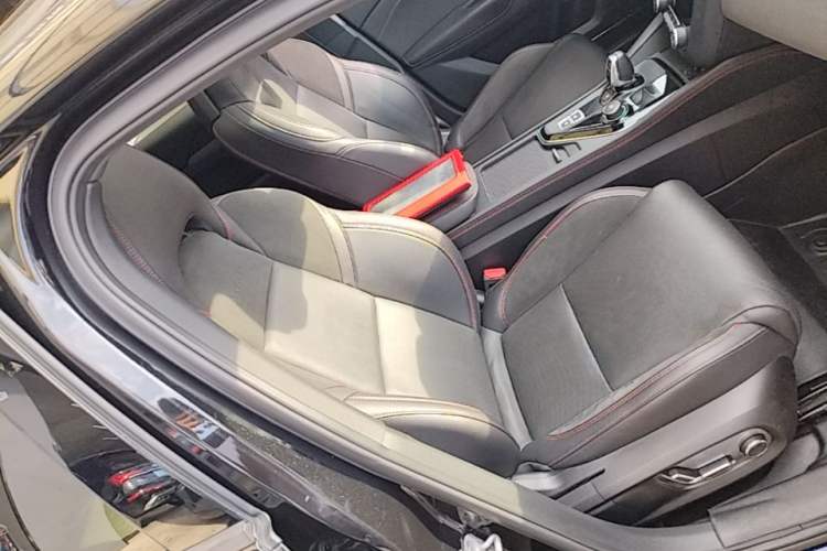Used Lynk & Co 03 2020 1.5TD DCT JingPro Edition Right Front Seat