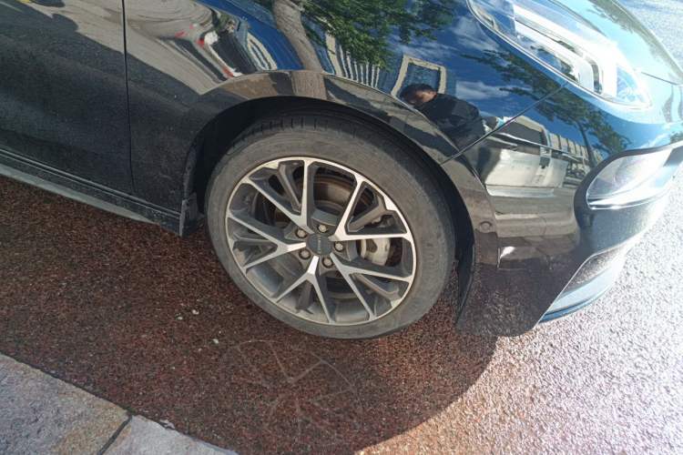 Used Lynk & Co 03 2020 2.0TD Automatic Jing Pro Edition Right Front Wheel Hub