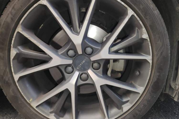 Used Lynk & Co 03 2020 2.0TD Automatic Jing Pro Edition Right Front Wheel Hub