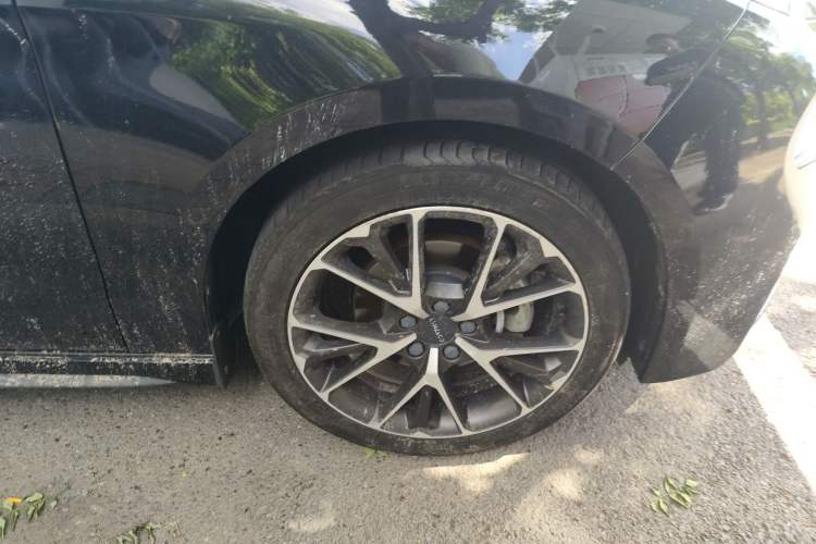 Used Lynk & Co 03 2020 2.0TD Automatic Jing Pro Edition Right Front Wheel Hub